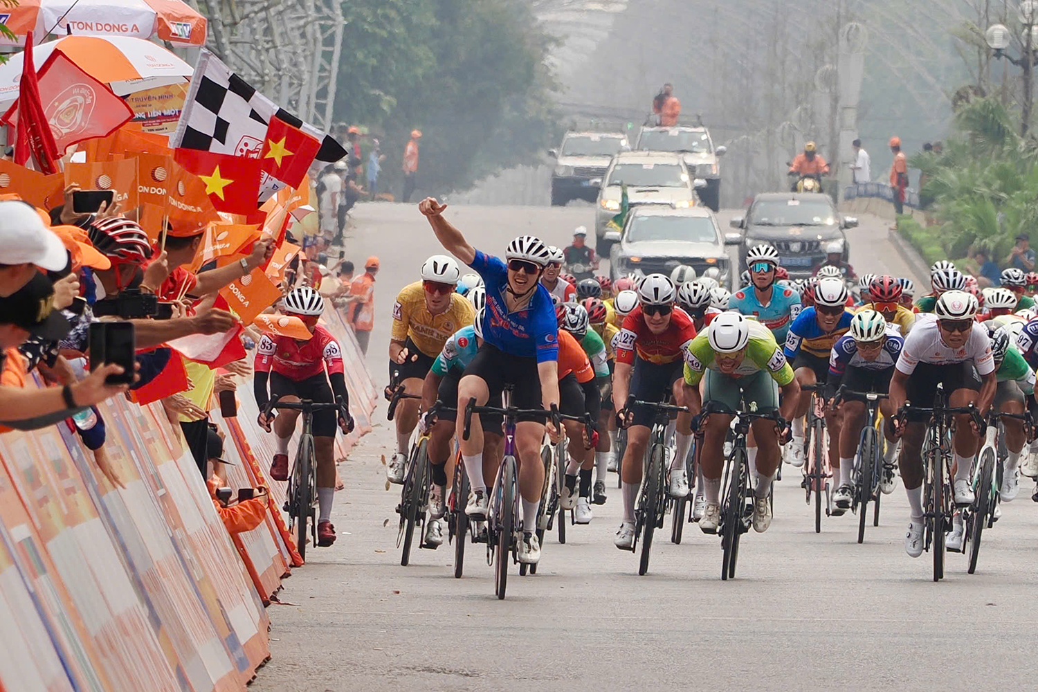 Chặng 4 Cuộc đua xe đạp “Non sông liền một dải” 2026: Marchuk Dzianis giành Áo vàng